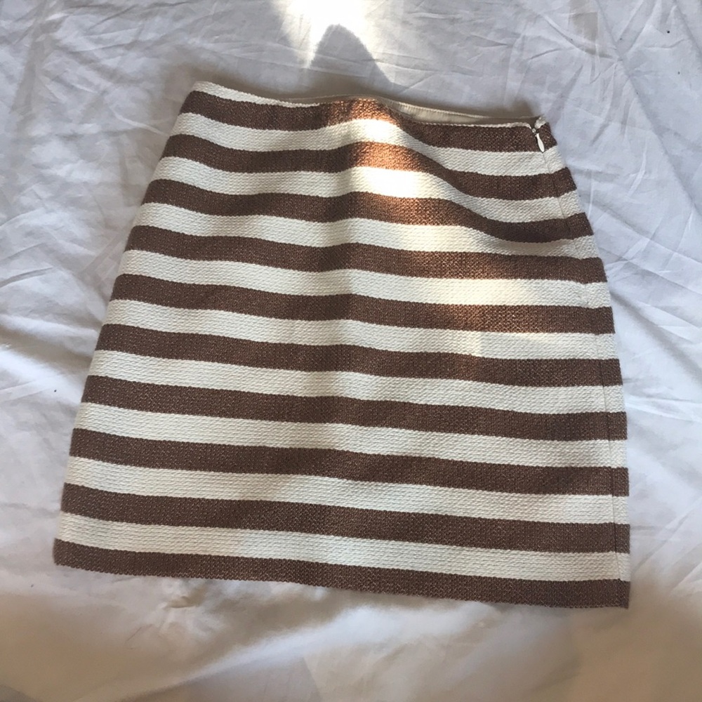 “Banana Republic” mini skirt